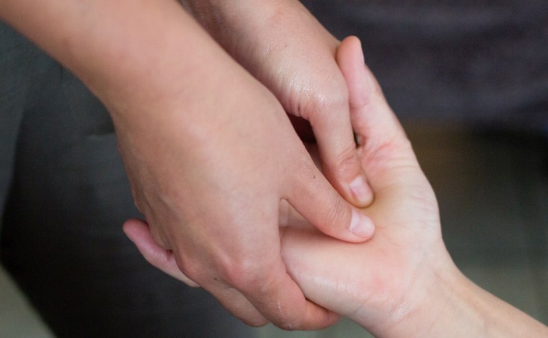 deep tissue hand massage