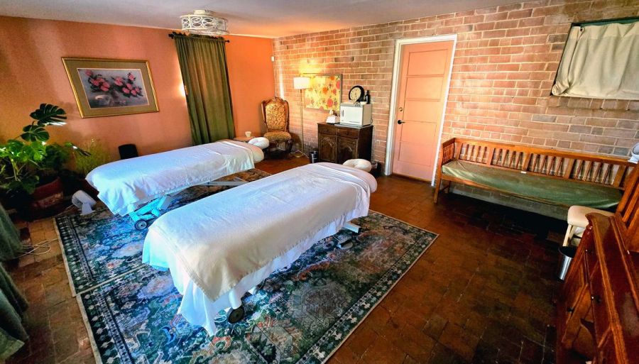 couples room at our Loretta Dr location